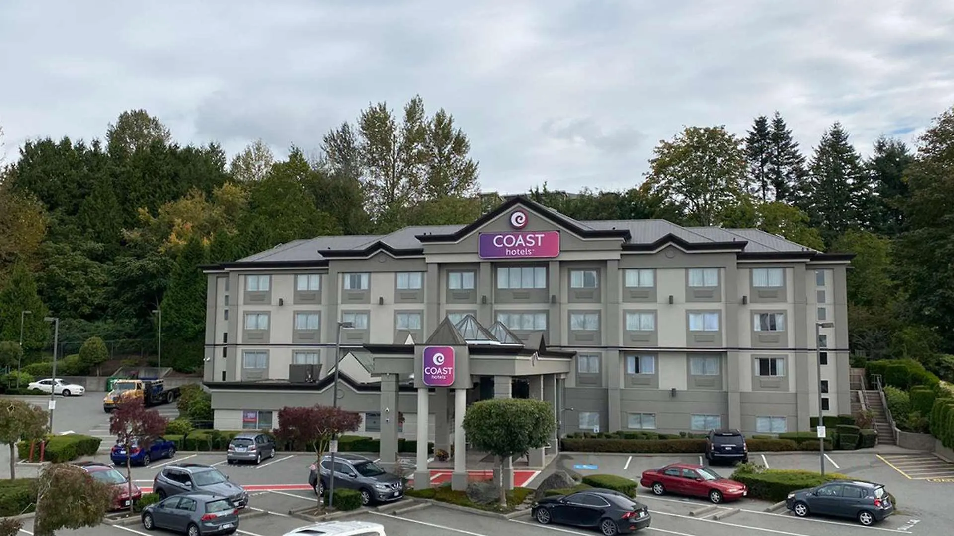 Coast Abbotsford Hotel & Suites