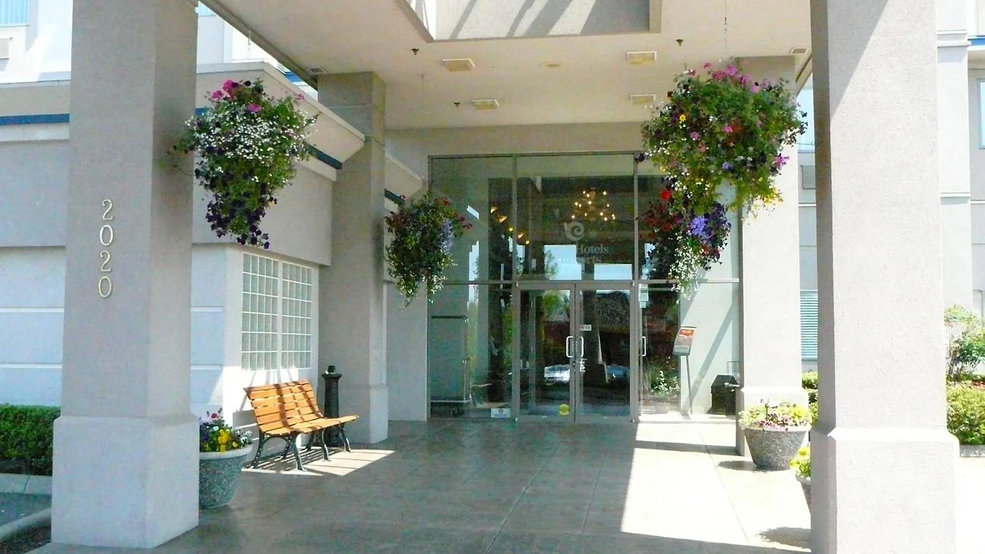 Coast Abbotsford Hotel & Suites