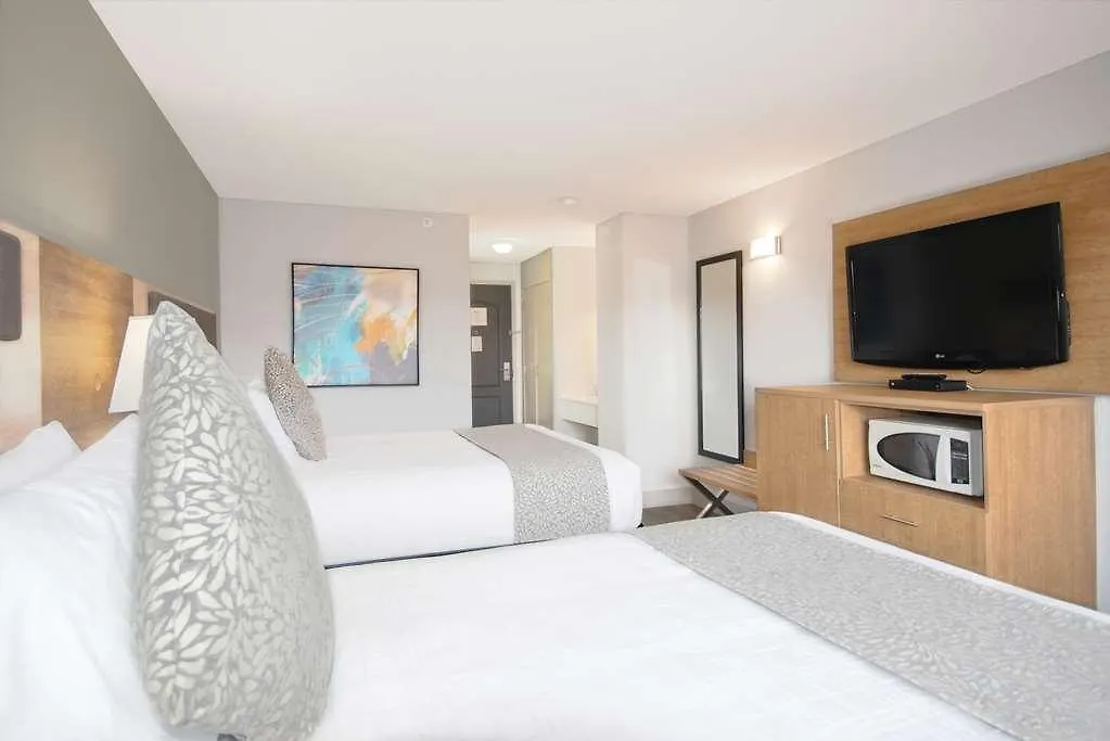 Coast Abbotsford Hotel & Suites