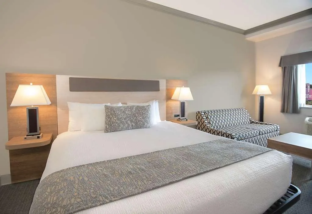 Coast Abbotsford Hotel & Suites